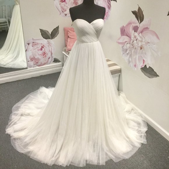 PRONOVIAS WEDDING GOWN! - Picture 3 of 8